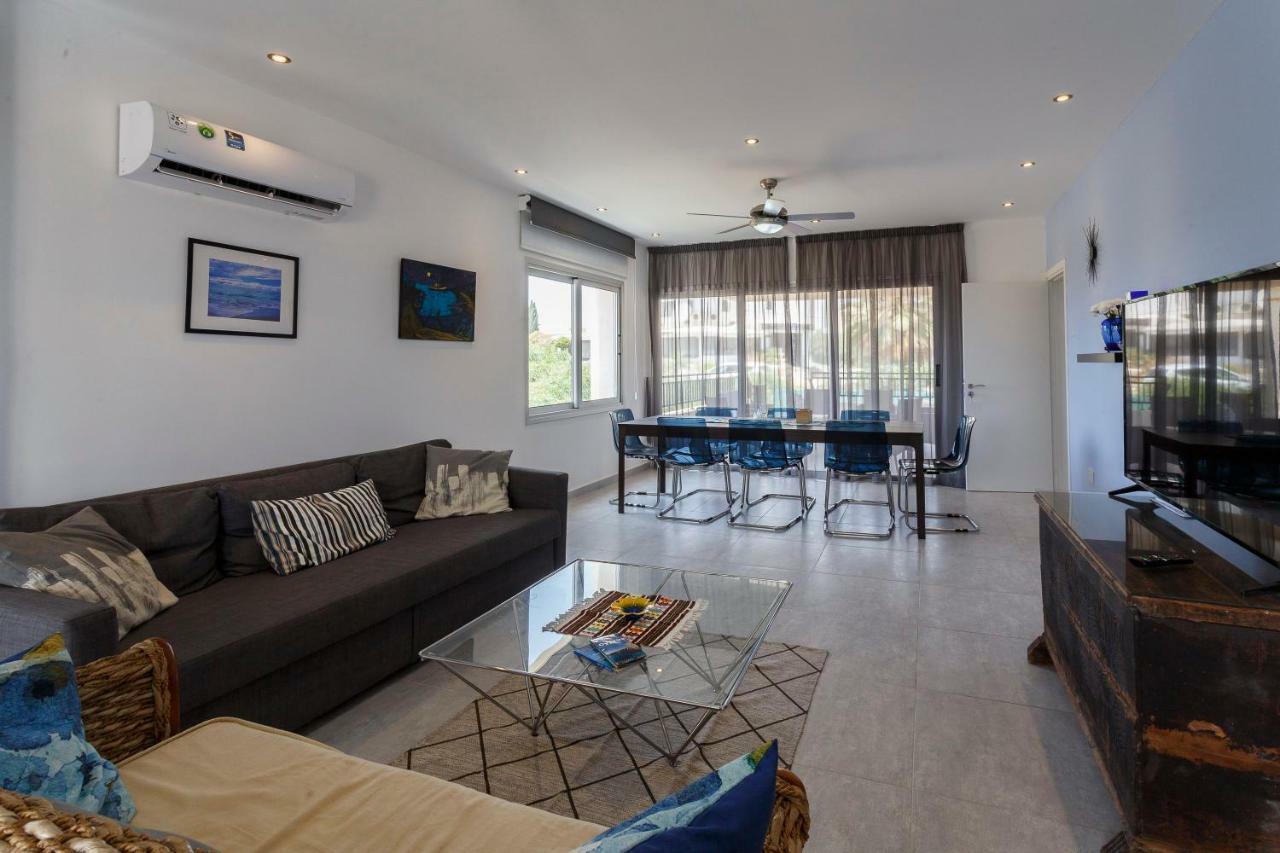 Coral Bay Sea Breeze Apartments - 3 Bedroom Apartment Pégeia Exteriör bild