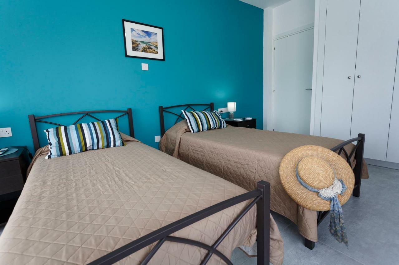 Coral Bay Sea Breeze Apartments - 3 Bedroom Apartment Pégeia Exteriör bild