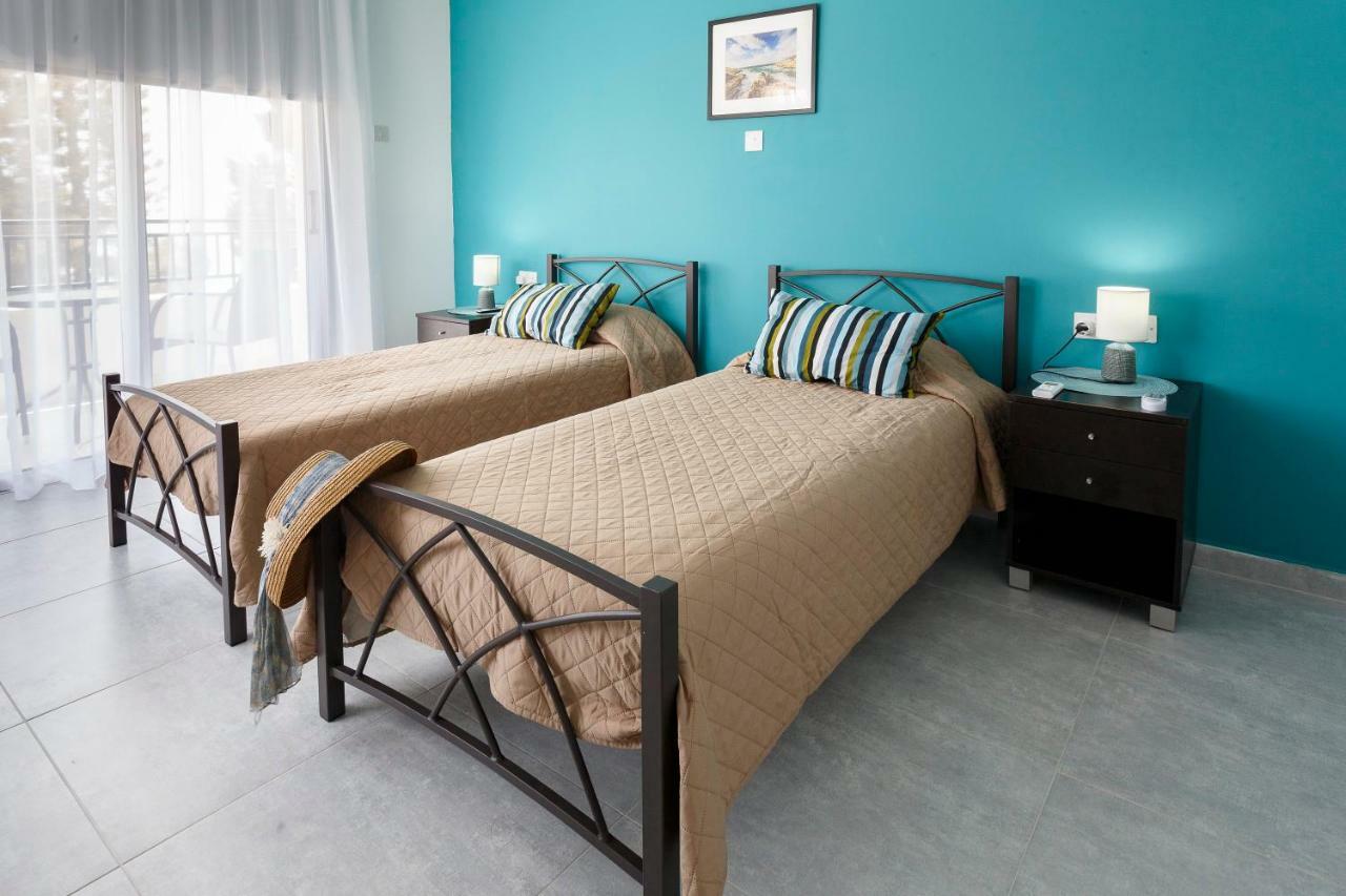 Coral Bay Sea Breeze Apartments - 3 Bedroom Apartment Pégeia Exteriör bild