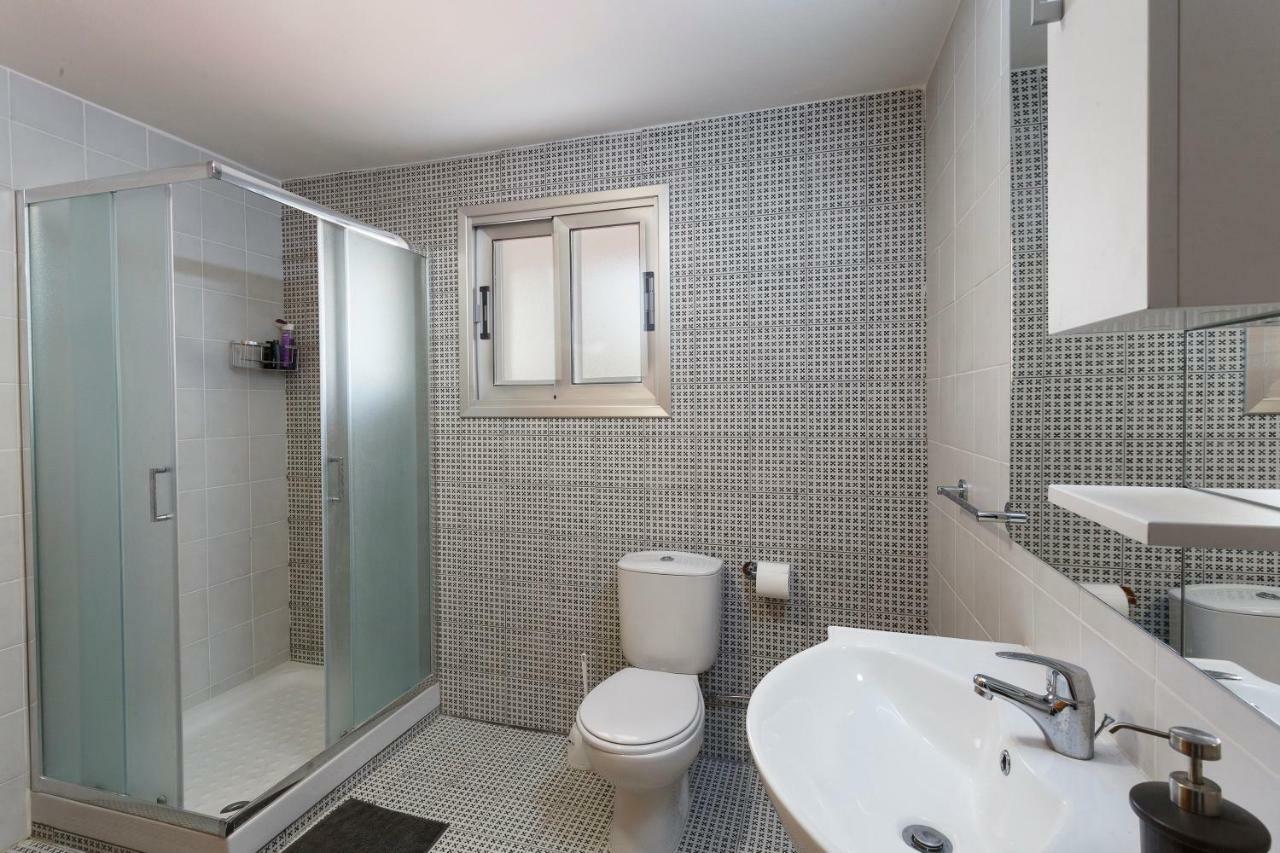 Coral Bay Sea Breeze Apartments - 3 Bedroom Apartment Pégeia Exteriör bild